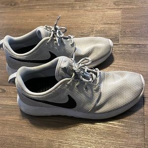 Nike Roshe Runs Sz 7.5